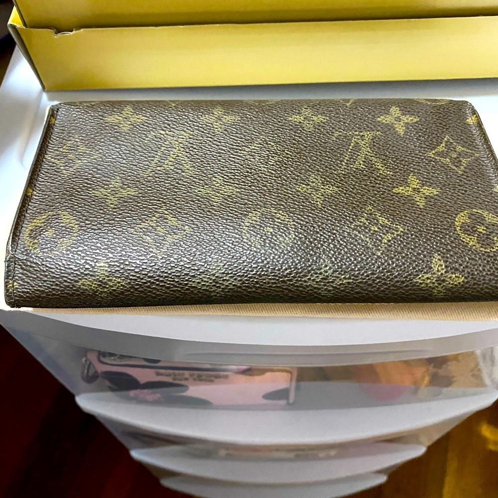 Louis Vuitton Sarah Wallet has COA  and a dust cover.🌟 - Picture 8 of 14